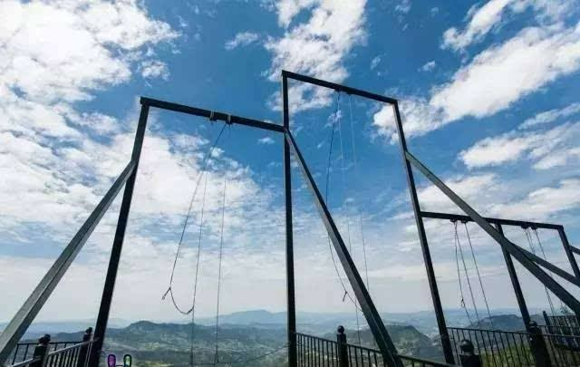 驚險刺激的懸崖秋千你敢挑戰嗎？